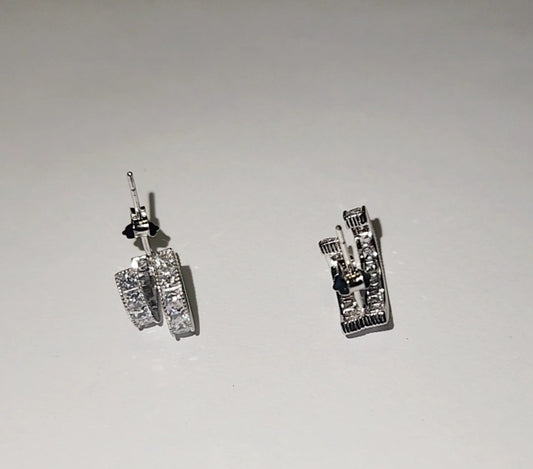 Double curve studs